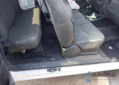 2003 Chevrolet Silverado 1500 Work Truck z USA, uszkodzony, nr VIN 2GCEC19XX31389581